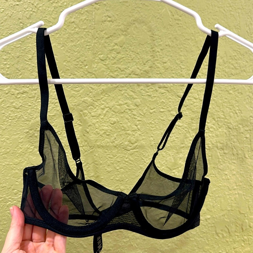 Sexy black SKIMS Bra
